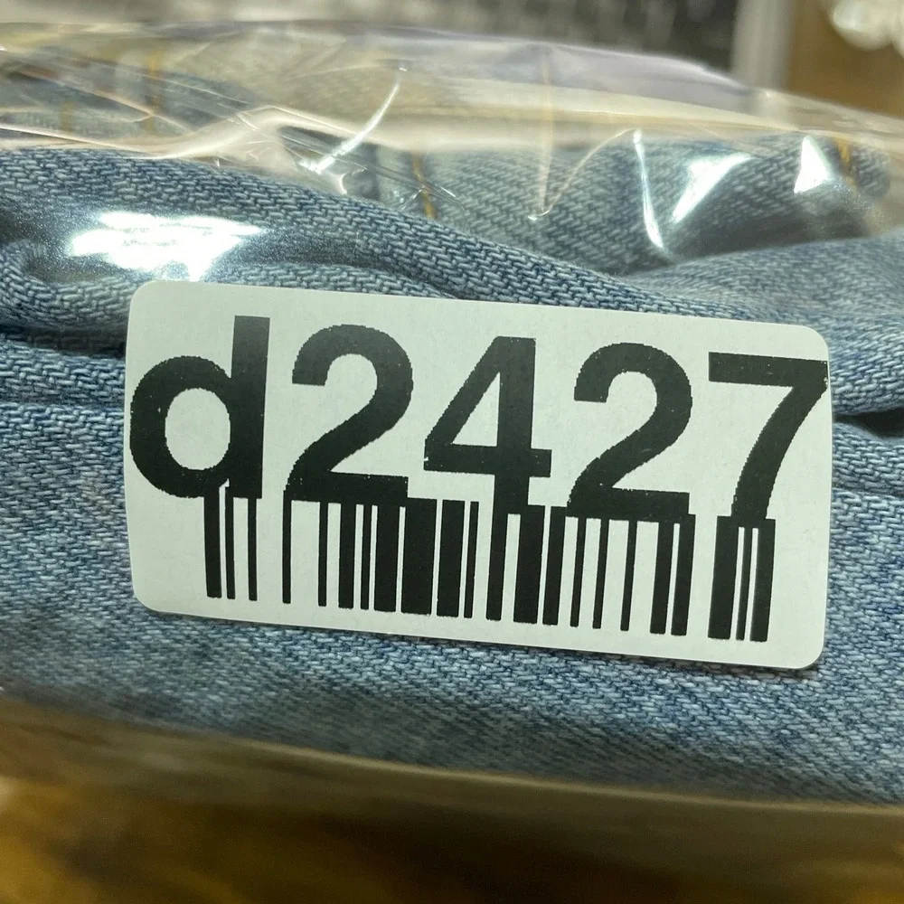 NWT Levi's 505 Regular Straight Jeans Men's 38x32 Light Blue Wash Cotton Blend
